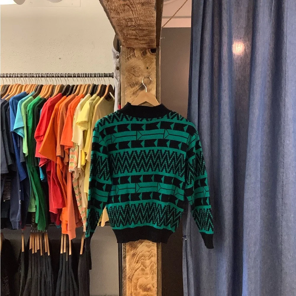 Vintage Geometric Patterned Green and Black Sweater - Picture 2 of 2